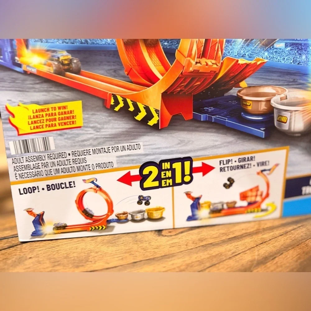 Hot Wheels Monster Trucks Loop-And-Flip Trophy Challenge Playset & Die-Cast